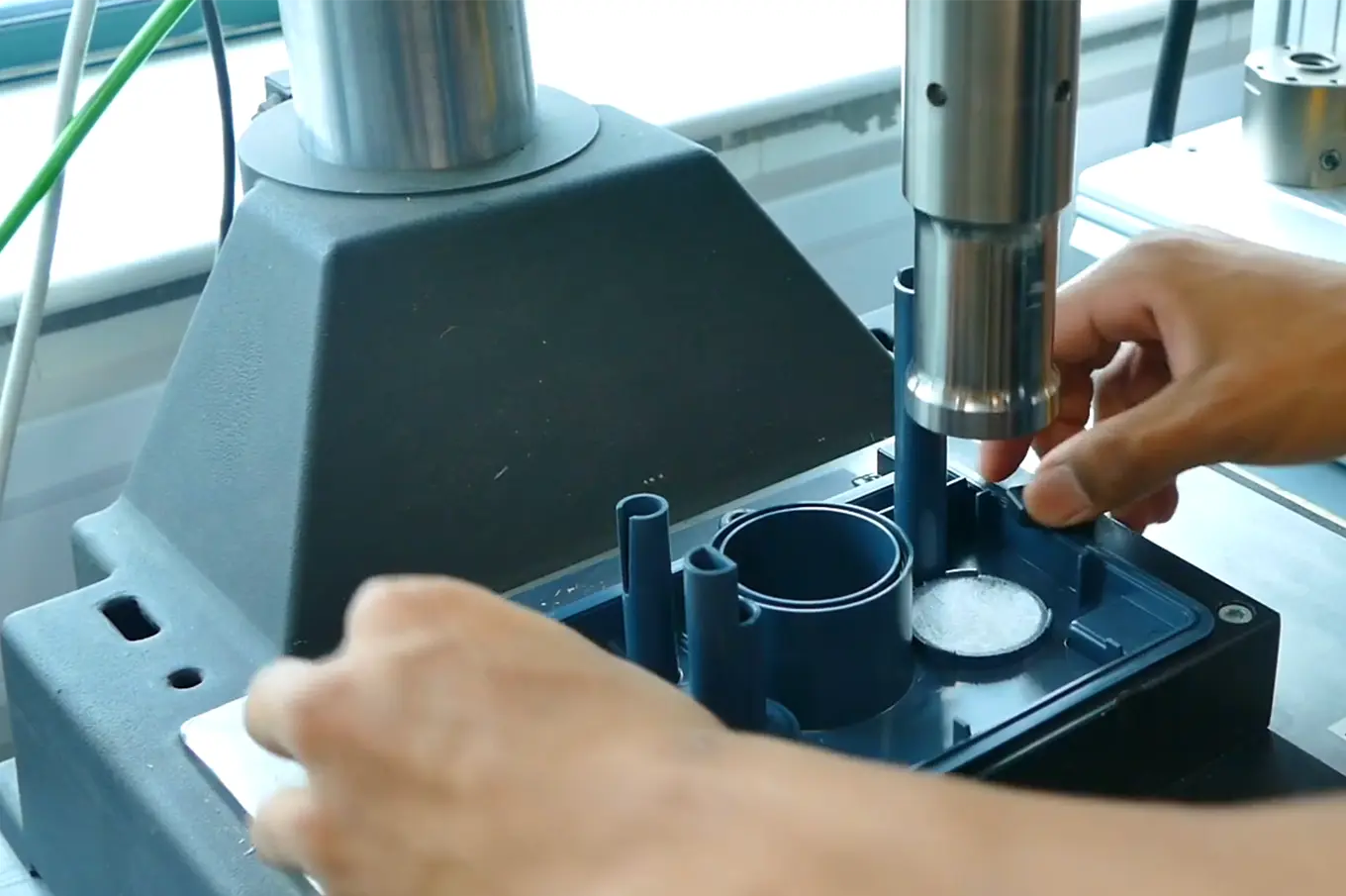 Dimensional quality inspection of a molded plastic component